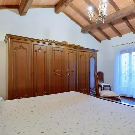 2 Bedroom Beautiful In Сasa de vacaciones Massarosa