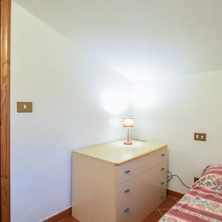 Сasa de vacaciones 2 Bedroom Beautiful In Massarosa